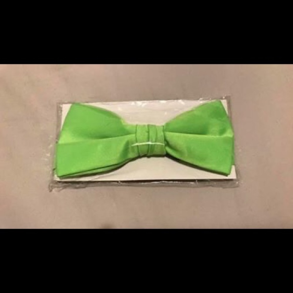💚 Solid Lime Green Bow Tie